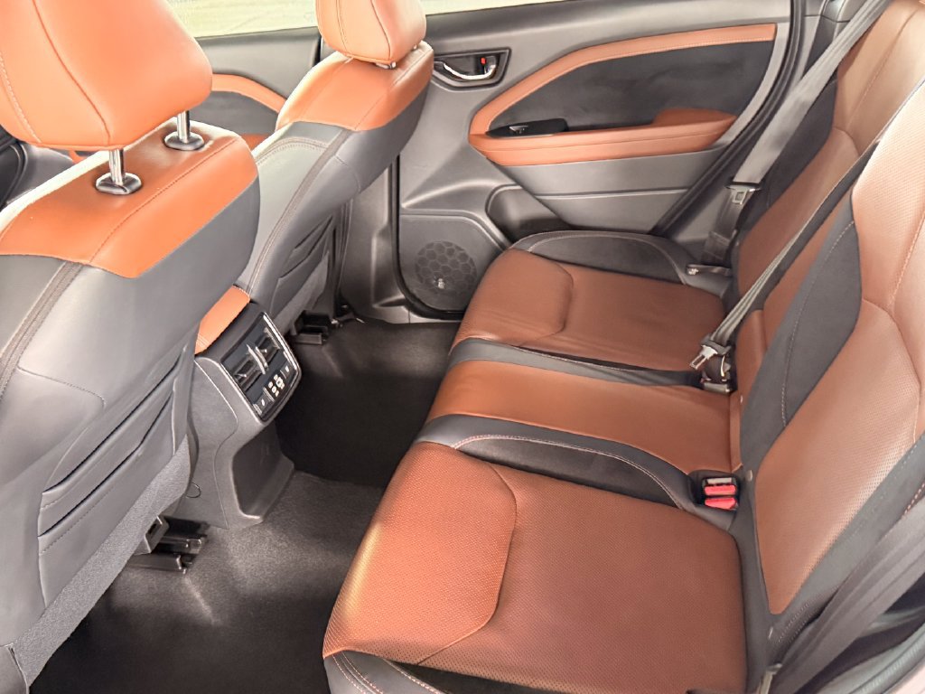 Used 2025 Subaru Forester Touring AWD/4WD image 36
