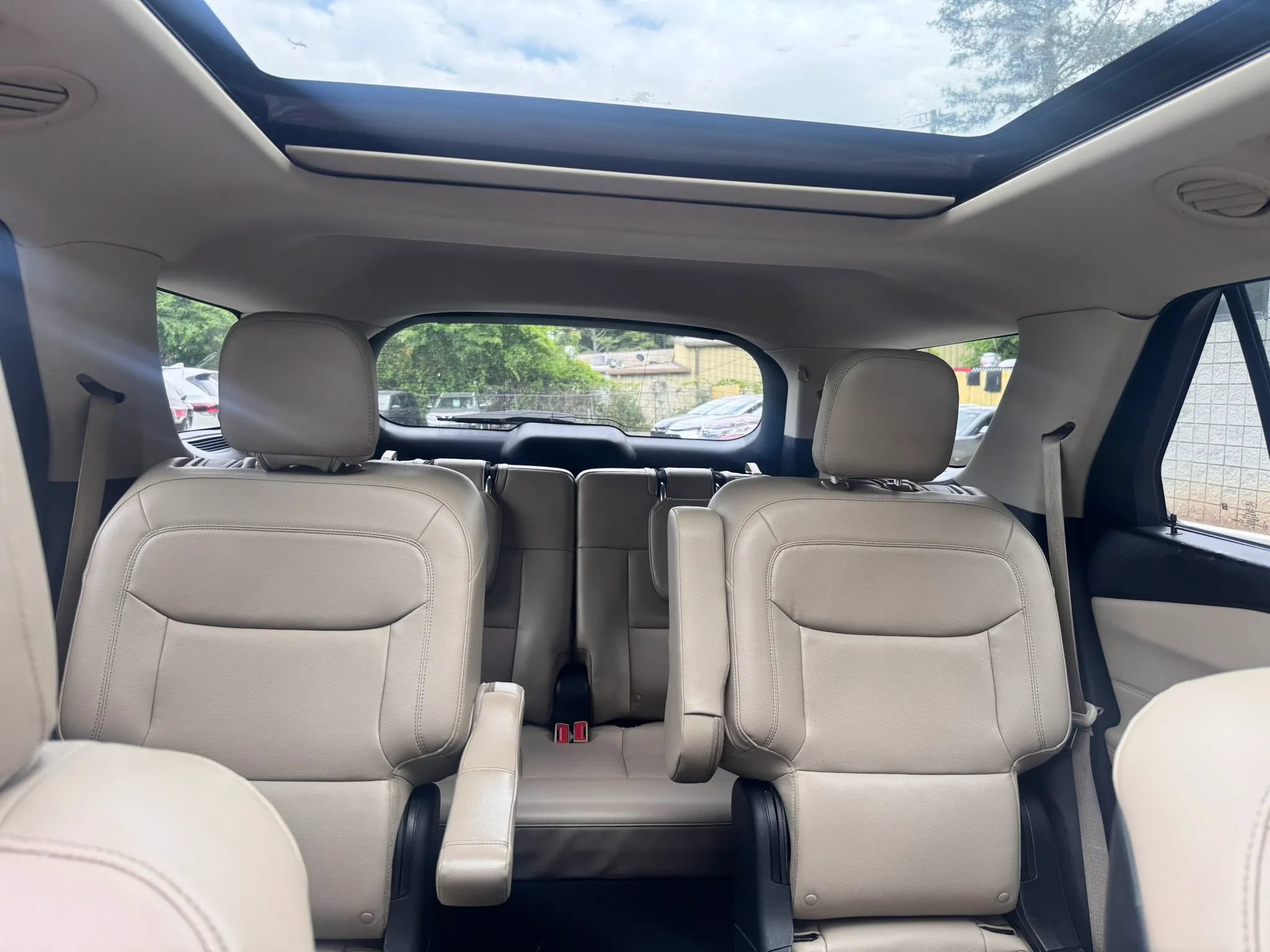Used 2020 Ford Explorer XLT w/ Equipment Group 202A RWD image 33