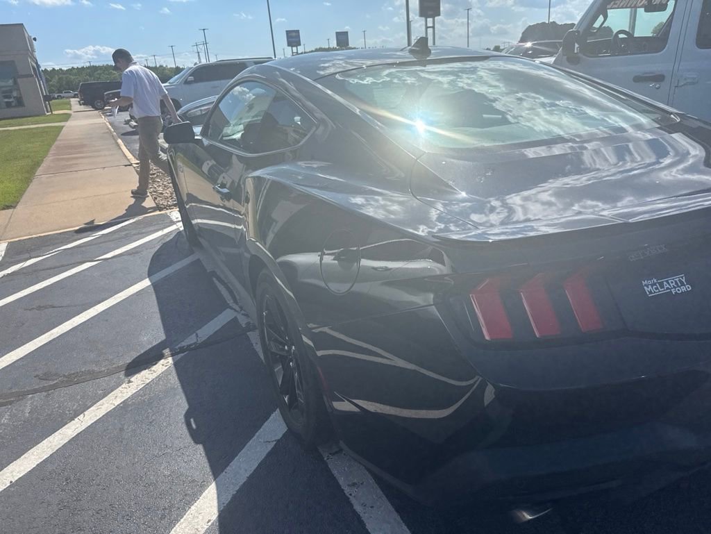 Used 2025 Ford Mustang GT RWD image 5