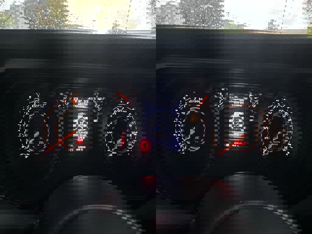 Used 2025 Jeep Gladiator Sport image 15