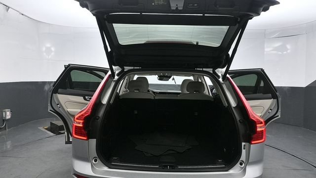 Used 2019 Volvo XC60 T6 Momentum w/ Multimedia Package AWD/4WD image 8