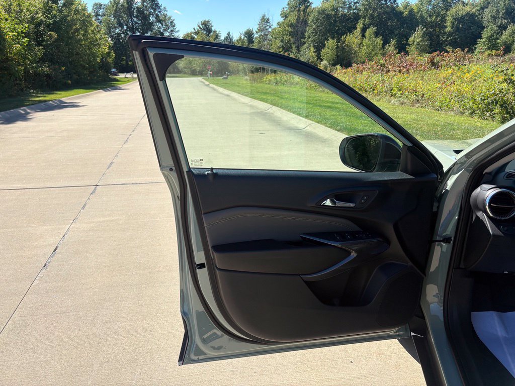 New 2026 Chevrolet Trax ACTIV w/ Sunroof Package FWD image 13