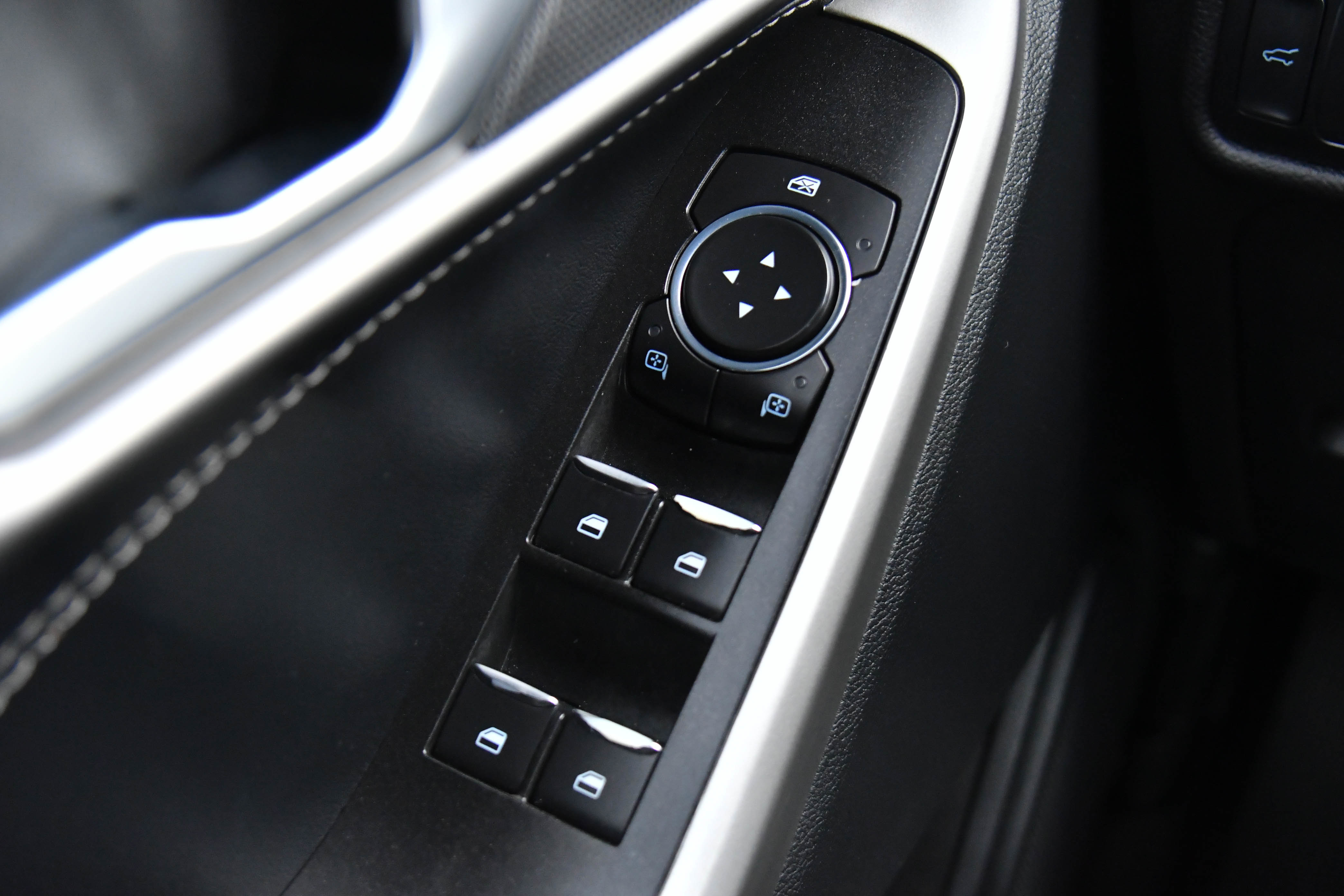 Used 2022 Ford Explorer XLT w/ Equipment Group 202A image 32