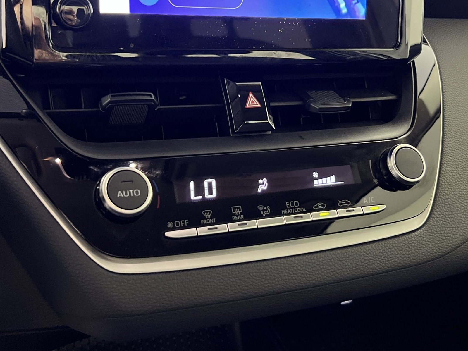 Used 2025 Toyota Corolla LE image 21