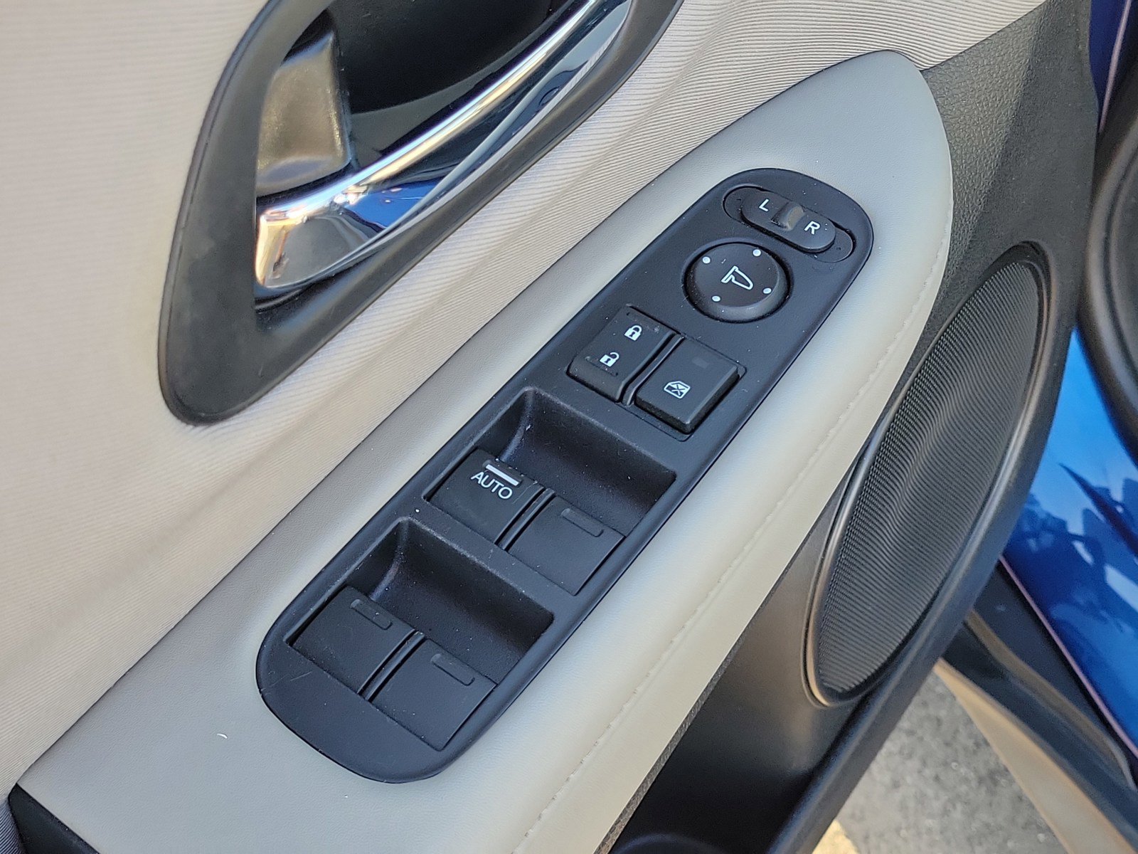 Used 2017 Honda HR-V LX image 14