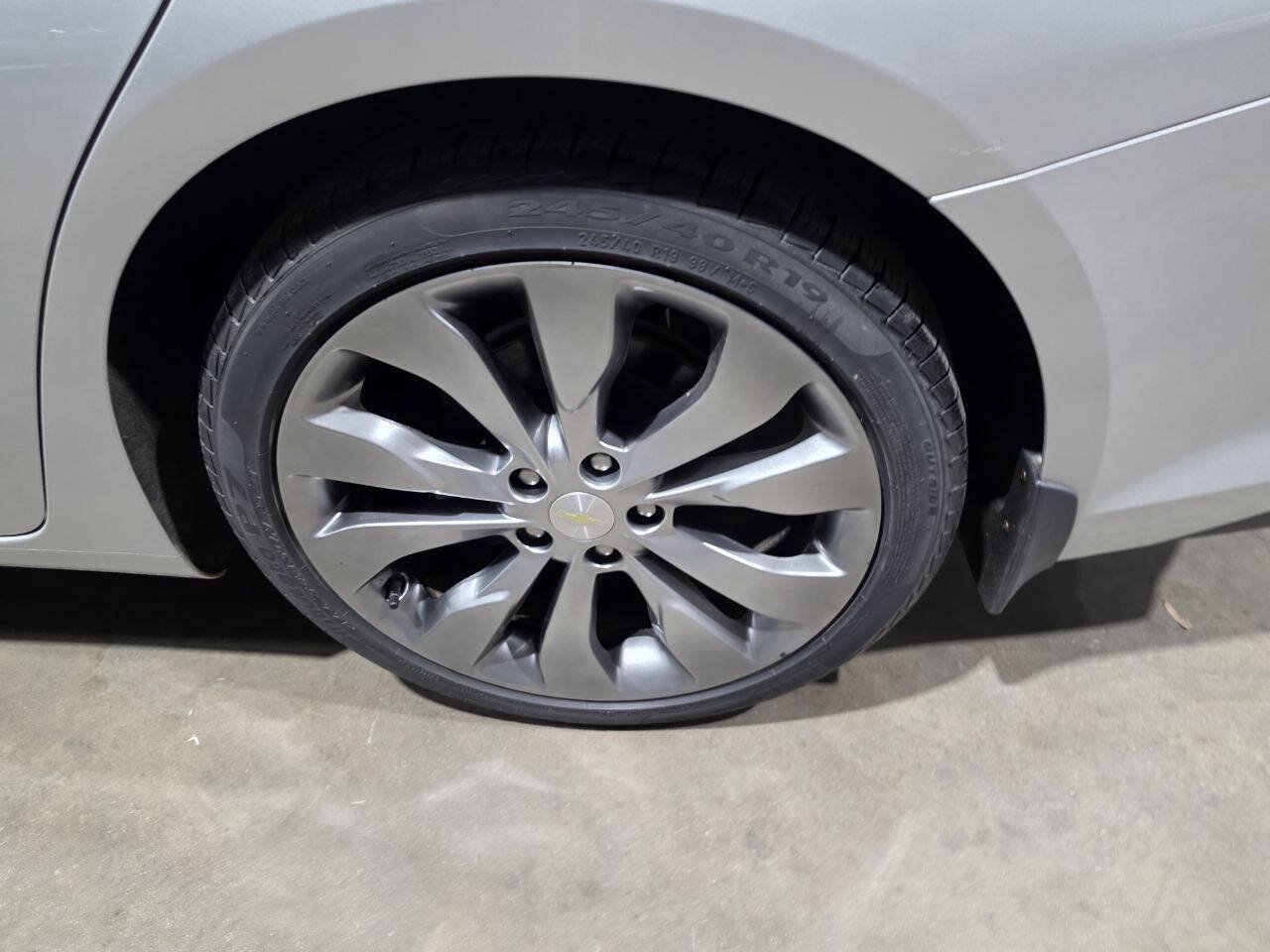 Used 2017 Chevrolet Malibu Premier w/ Premier Sun and Wheel Package FWD image 22