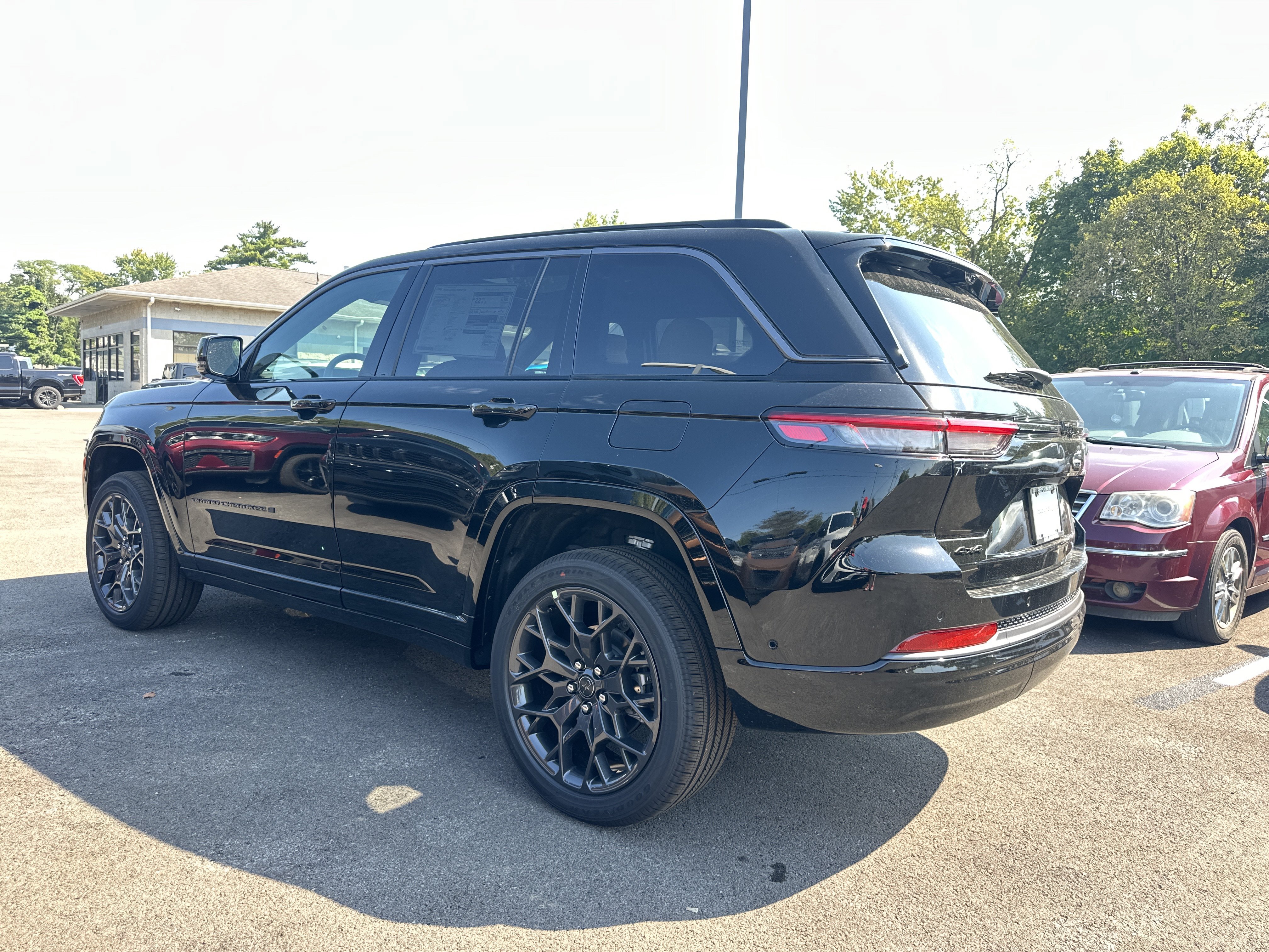 New 2027 Jeep Grand Cherokee Summit w/ Adv Protech Group IV AWD/4WD image 25