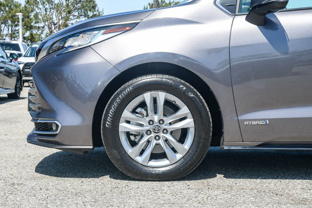 Used 2021 Toyota Sienna Limited FWD image 10