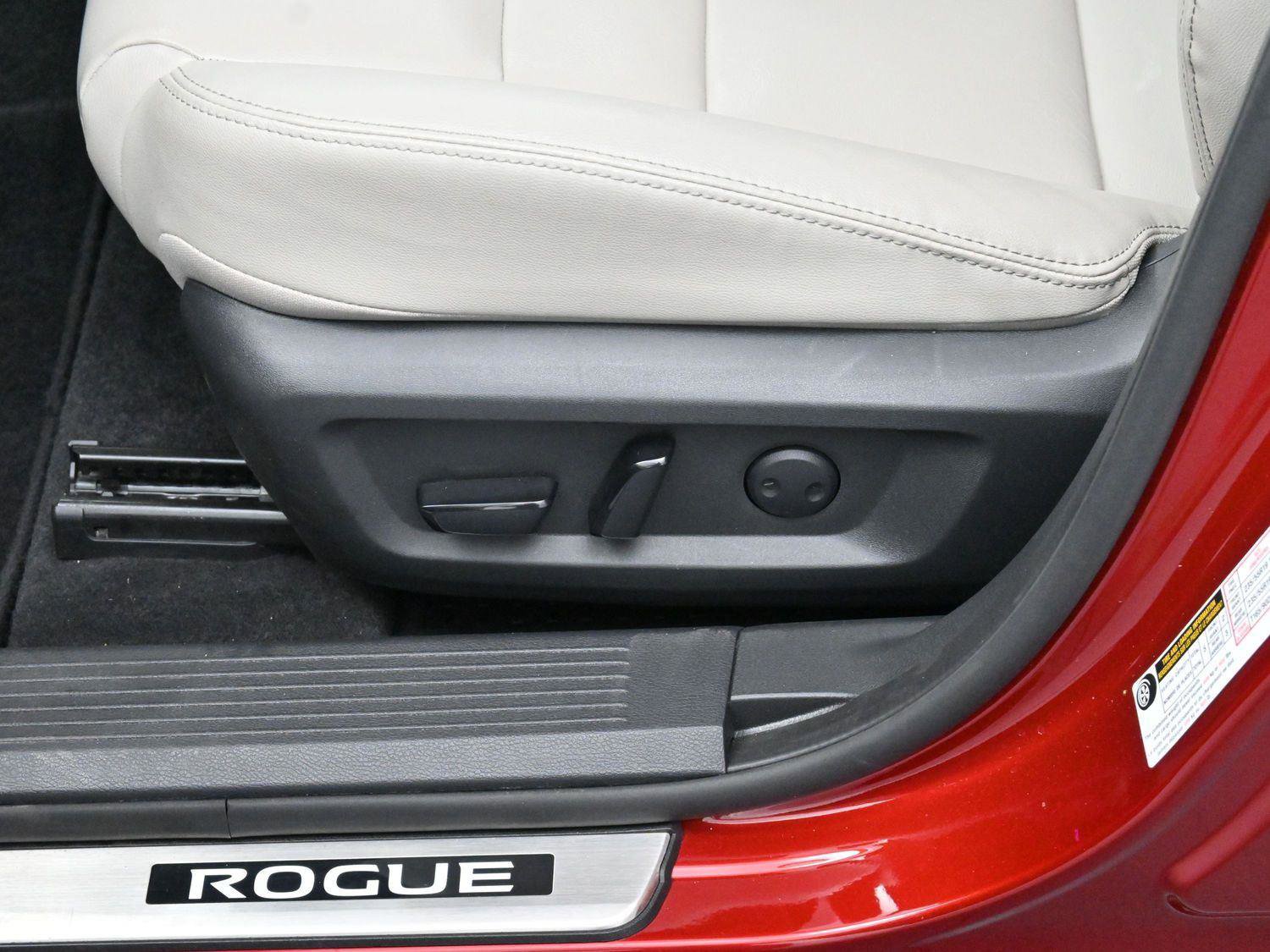 Used 2022 Nissan Rogue SL w/ SL Premium Package image 14