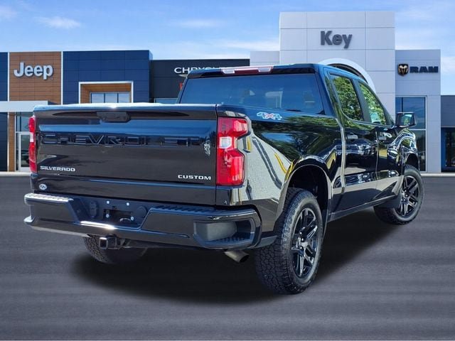 Used 2023 Chevrolet Silverado 1500 Custom AWD/4WD image 5