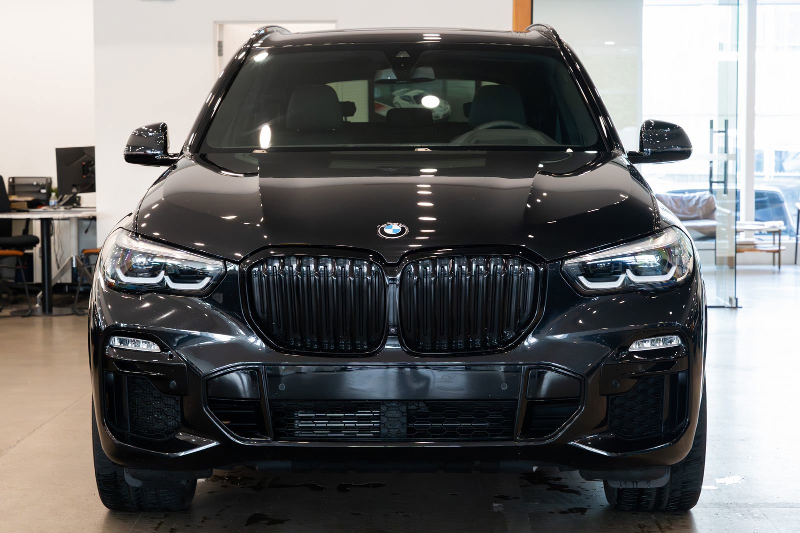 Used 2021 BMW X5 xDrive40i w/ M Sport Package AWD/4WD image 2