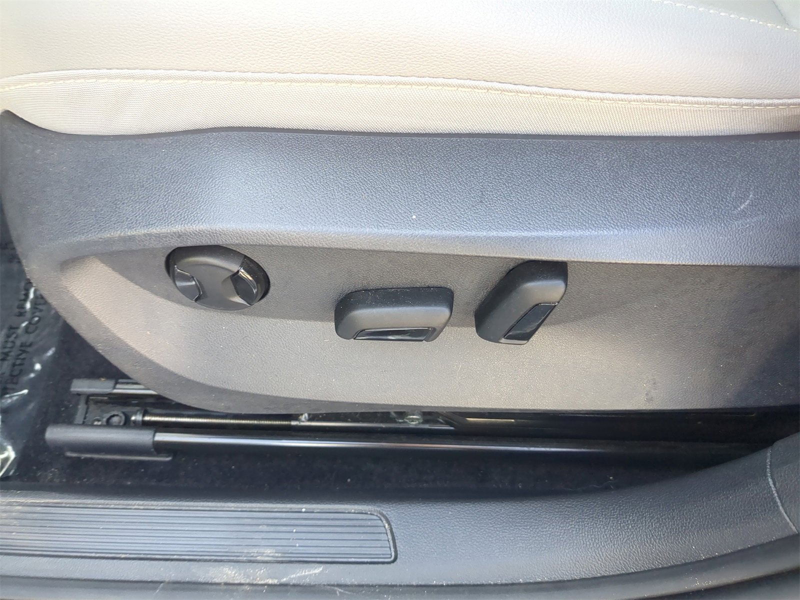 Used 2022 Volkswagen Taos SE image 18