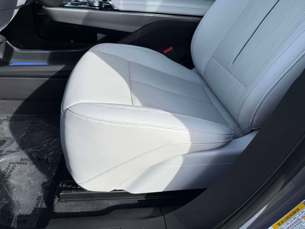 Used 2024 Cadillac Lyriq Sport image 3