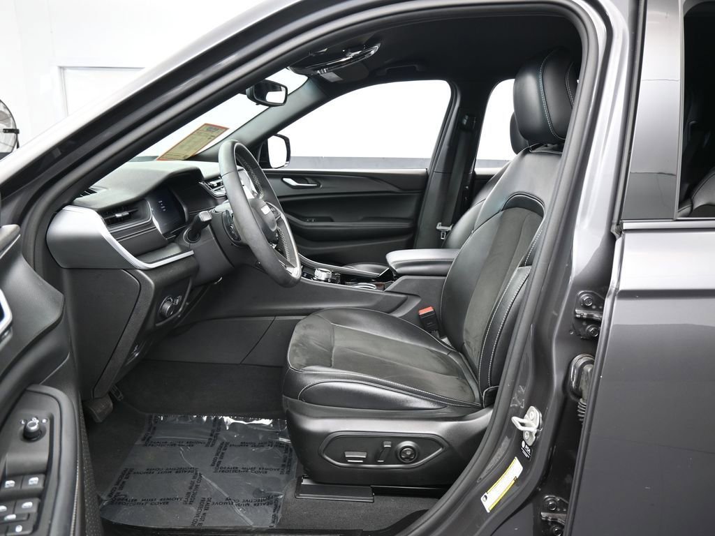 Used 2023 Jeep Grand Cherokee L Laredo AWD/4WD image 11