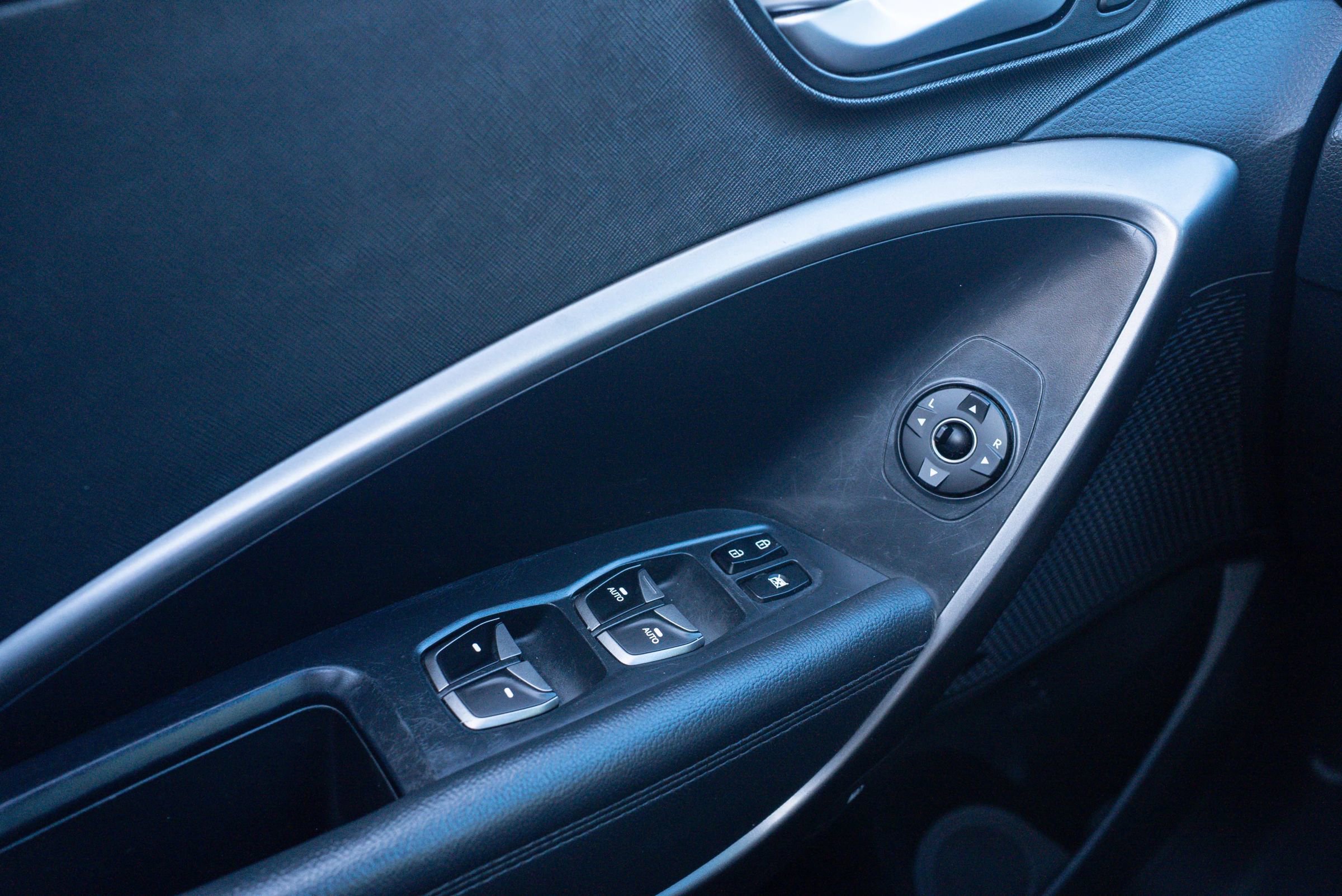 Used 2017 Hyundai Santa Fe Sport w/ 2.0T Ultimate Tech Package 05 image 30