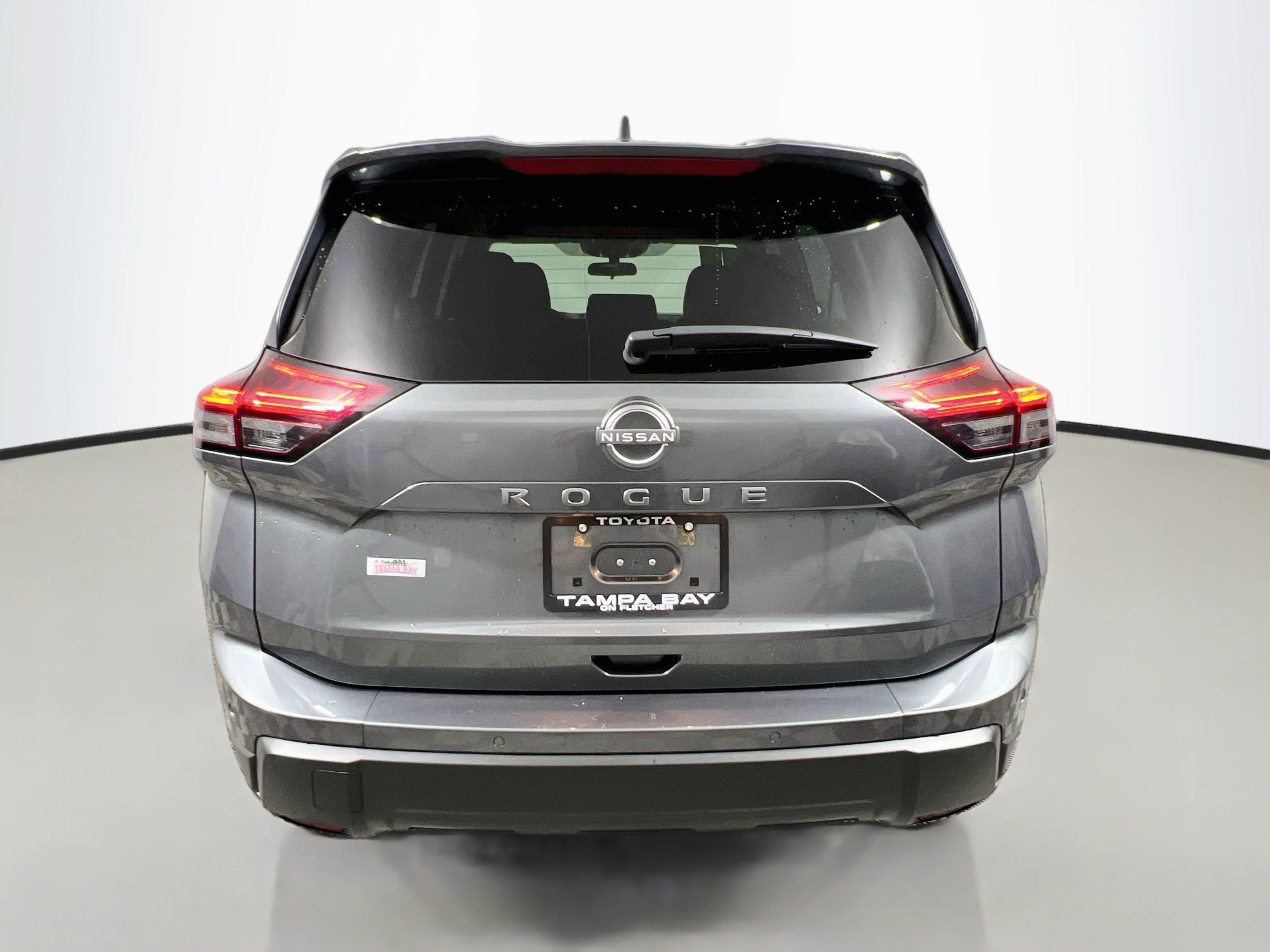 Used 2024 Nissan Rogue S FWD image 6