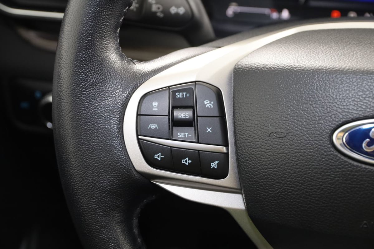 Used 2023 Ford Explorer Limited w/ Equipment Group 301A AWD/4WD image 39