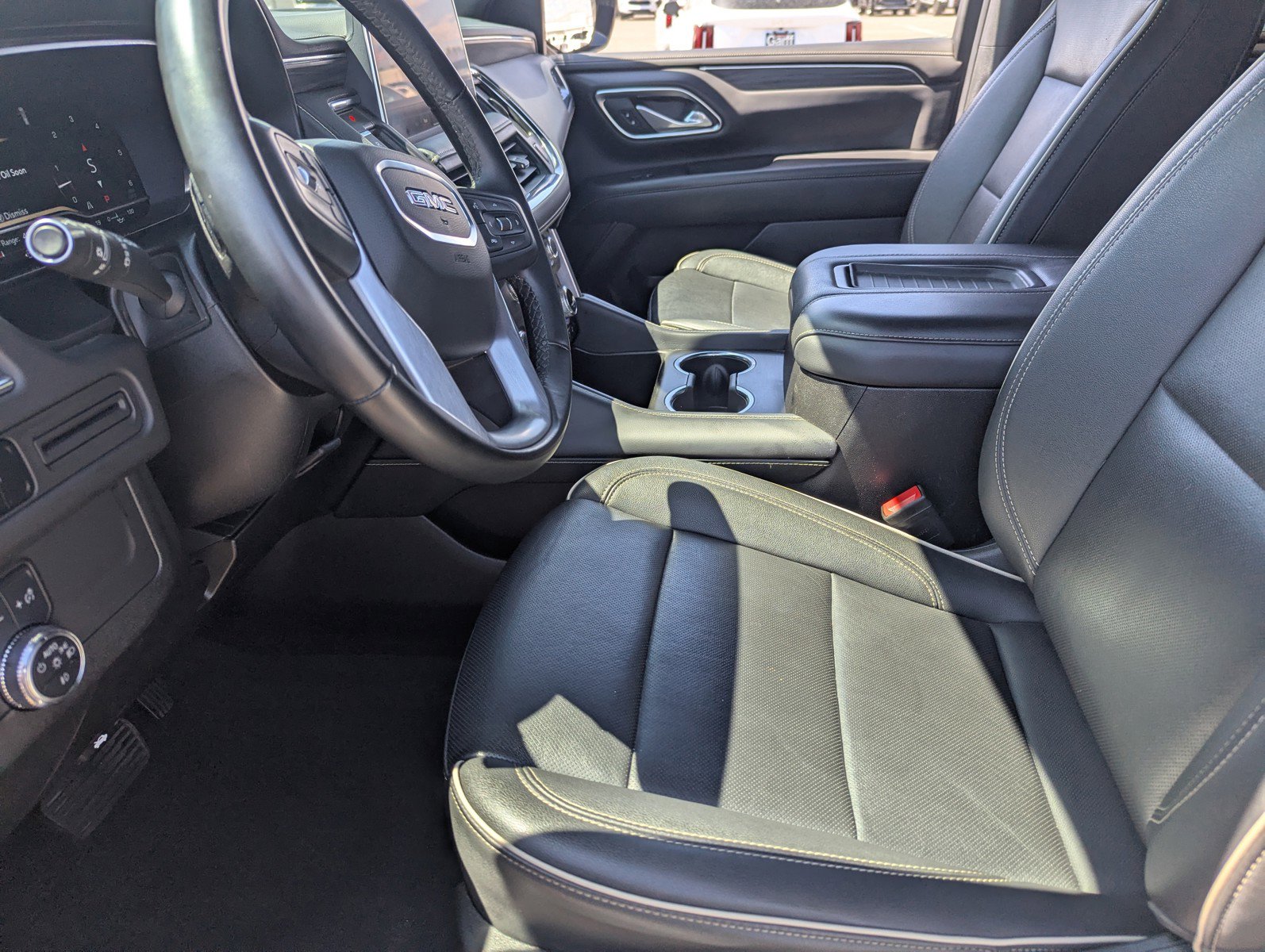 Used 2024 GMC Yukon SLT image 10