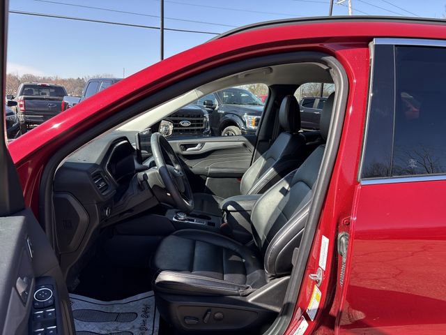 Certified 2023 Ford Escape Platinum w/ Class II Trailer Tow Package AWD/4WD image 22