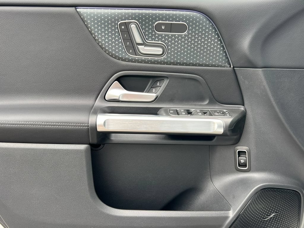 New 2026 Mercedes-Benz GLB 250 4MATIC image 14