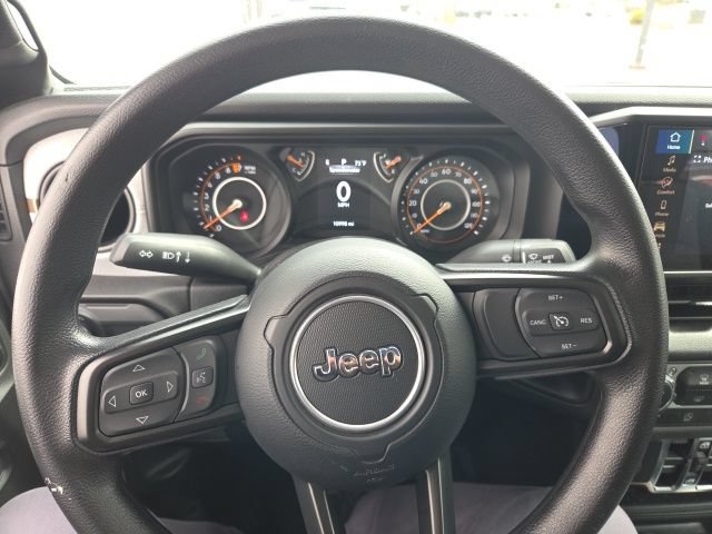 Used 2025 Jeep Gladiator Overland AWD/4WD image 11