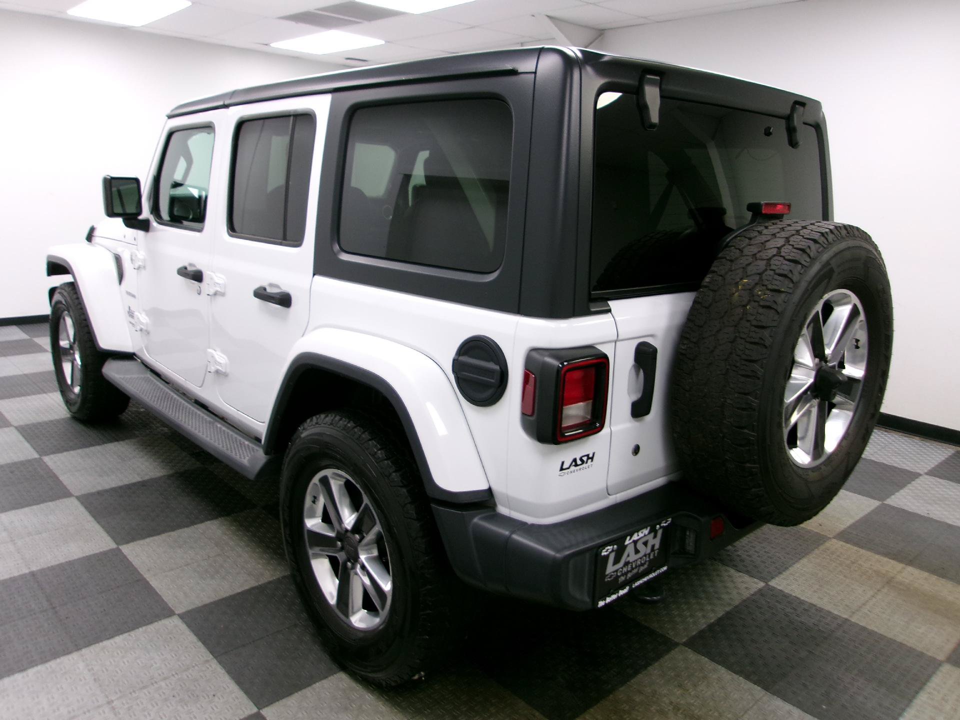 Used 2019 Jeep Wrangler Unlimited Sahara AWD/4WD image 2