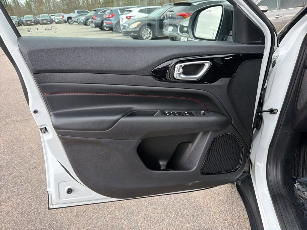 Used 2023 Jeep Compass Trailhawk image 12