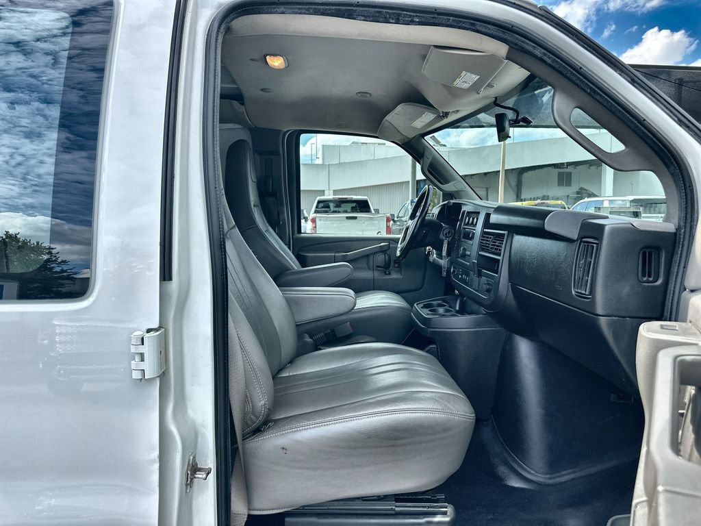 Used 2022 GMC Savana 3500 Work Van w/ Driver Convenience Package image 25