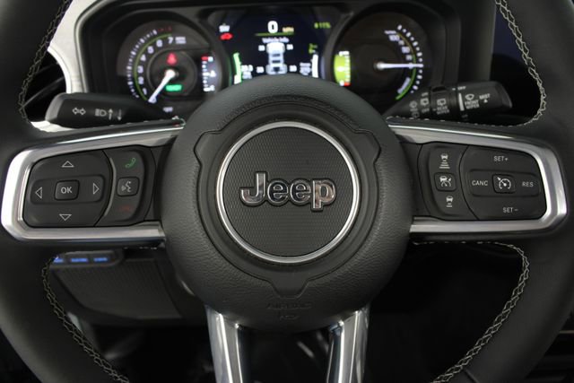 Used 2025 Jeep Wrangler Unlimited Sahara image 12
