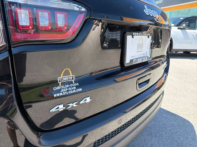 Used 2025 Jeep Compass Limited image 38