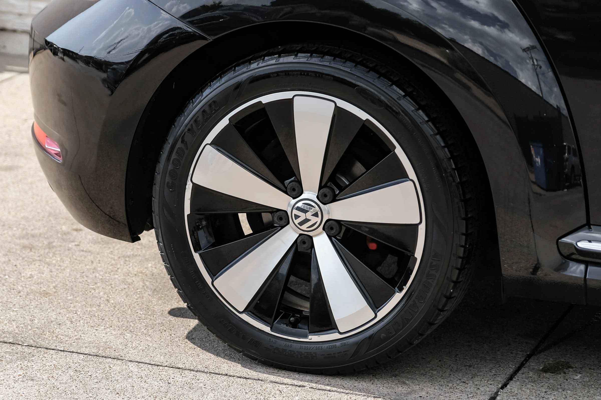 Used 2016 Volkswagen Beetle R-Line SE FWD image 42