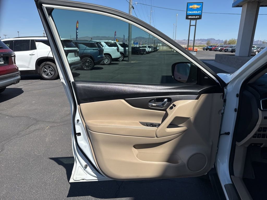 Used 2015 Nissan Rogue SV w/ SV Premium Package image 14