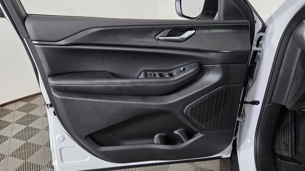 New 2025 Jeep Grand Cherokee Laredo w/ Luxury Tech Group I image 13