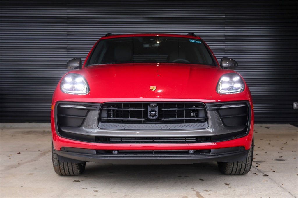 Certified 2025 Porsche Macan Turbo image 2