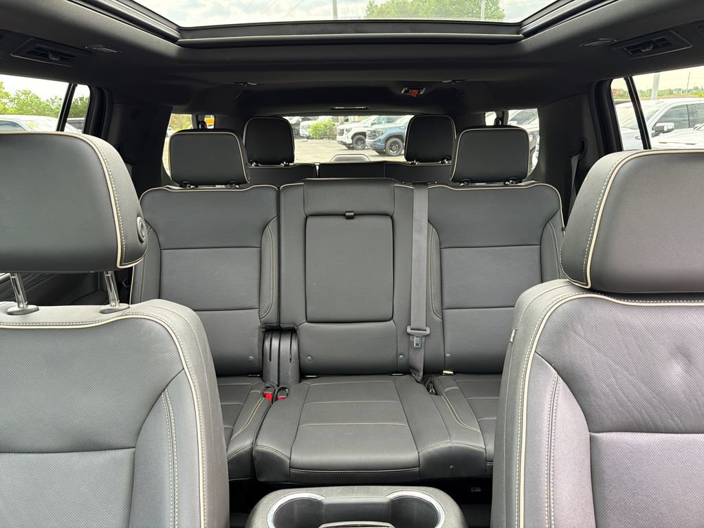 Used 2023 GMC Yukon XL SLT AWD/4WD image 34