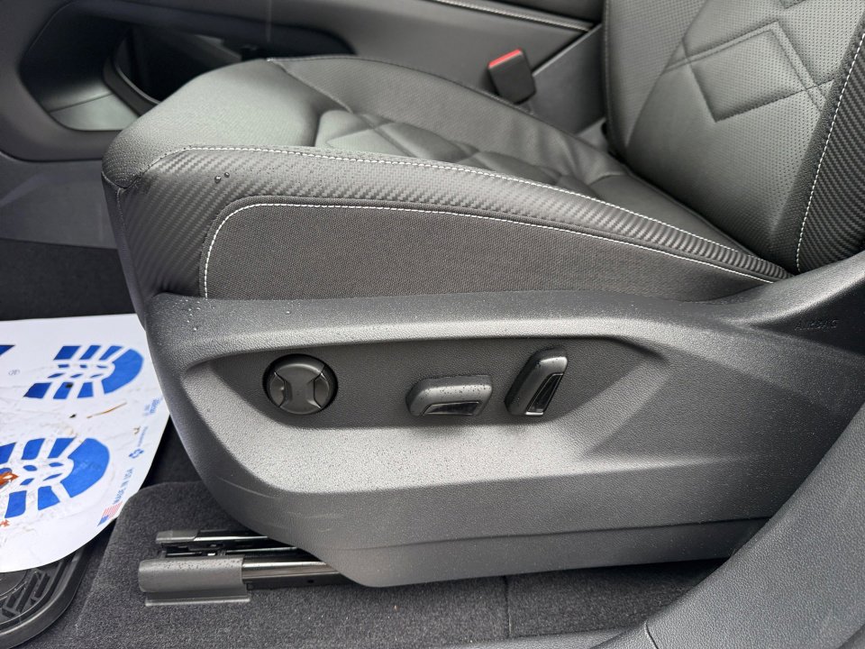 New 2026 Volkswagen Atlas Cross Sport SE image 30