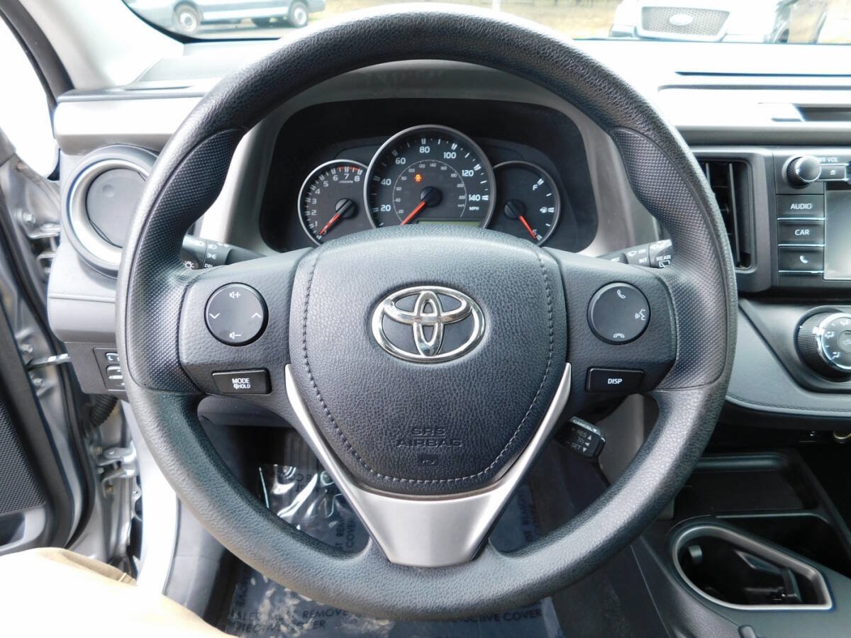 Used 2016 Toyota RAV4 LE AWD/4WD image 9