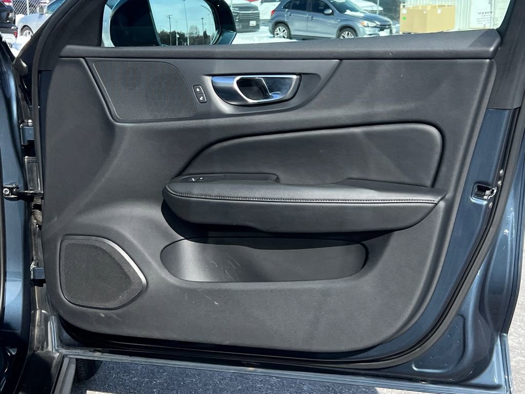 Used 2024 Volvo V60 B5 Cross Country Plus image 11