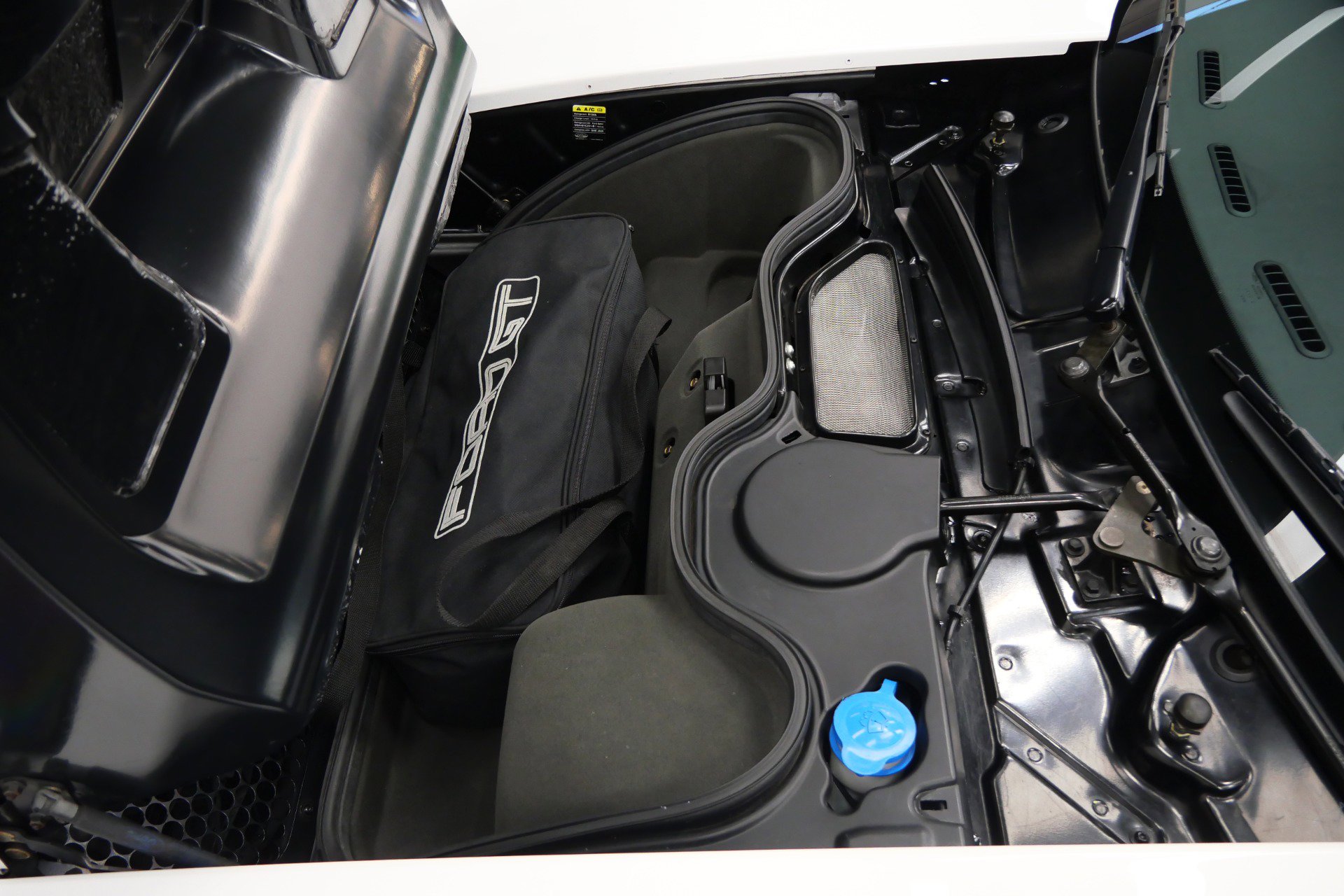 Used 2005 Ford GT image 17