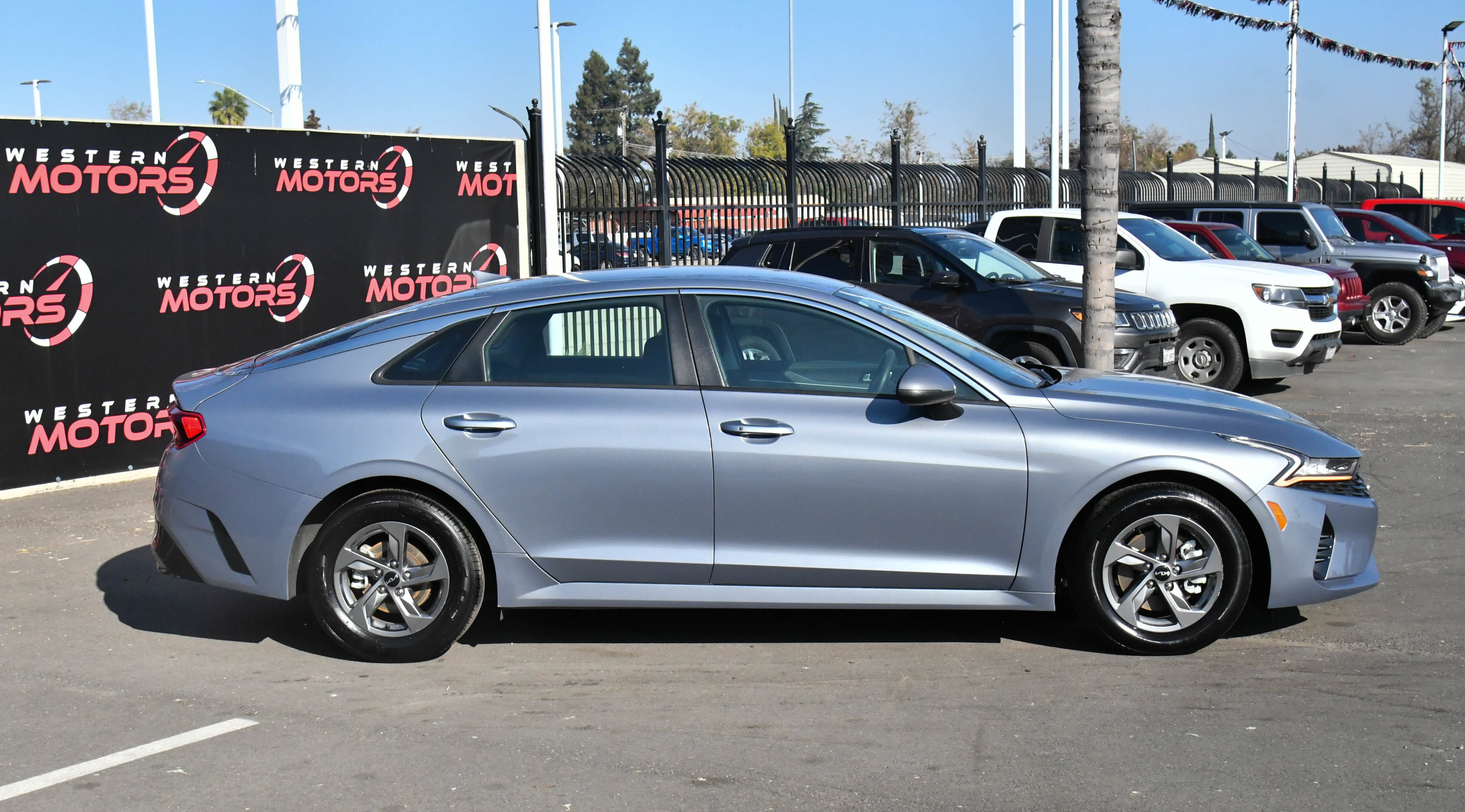 Used 2023 Kia K5 LXS image 9