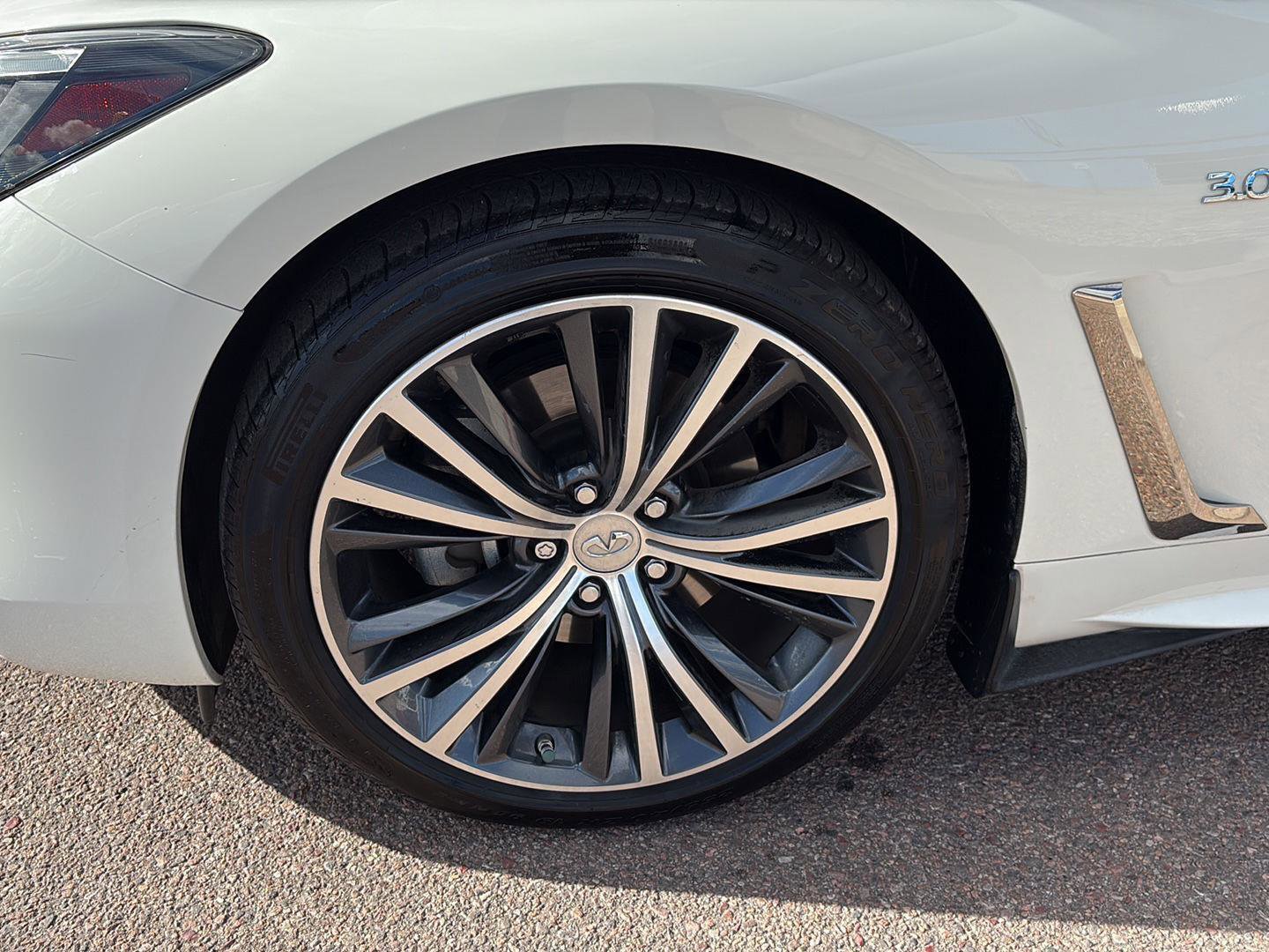 Used 2019 INFINITI Q60 3.0t Luxe w/ Essential Package image 4