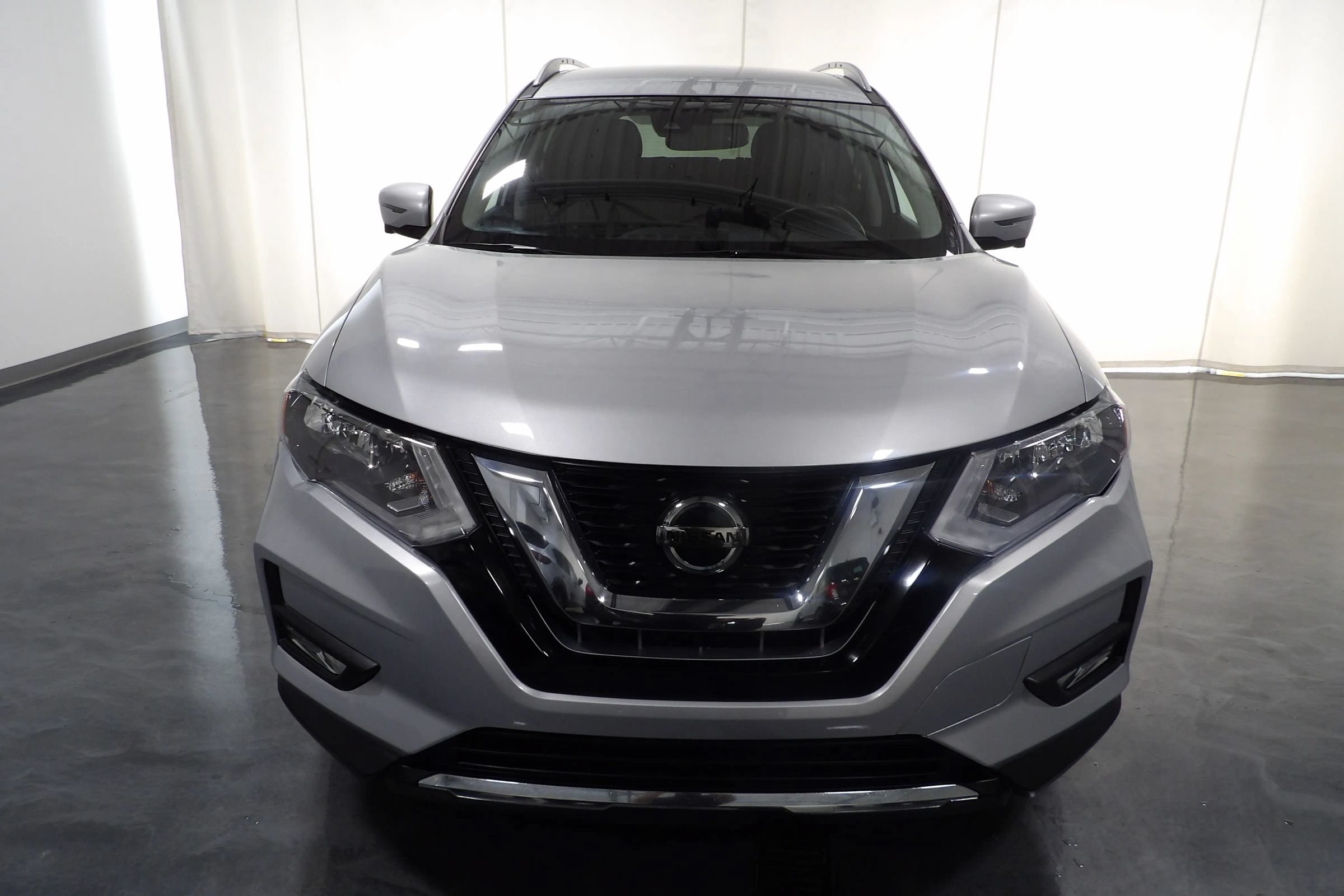Used 2018 Nissan Rogue SL AWD/4WD image 2