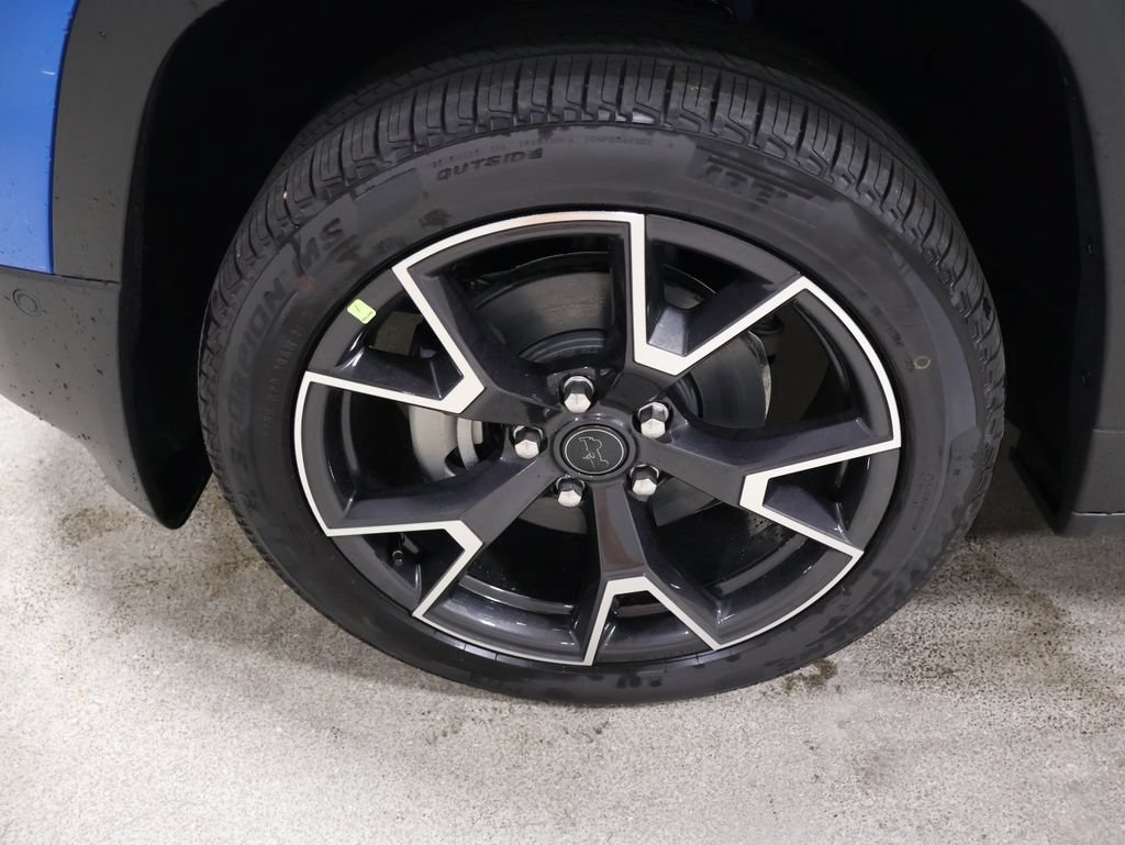 New 2026 Jeep Cherokee Overland w/ Trailer Tow Group AWD/4WD image 8
