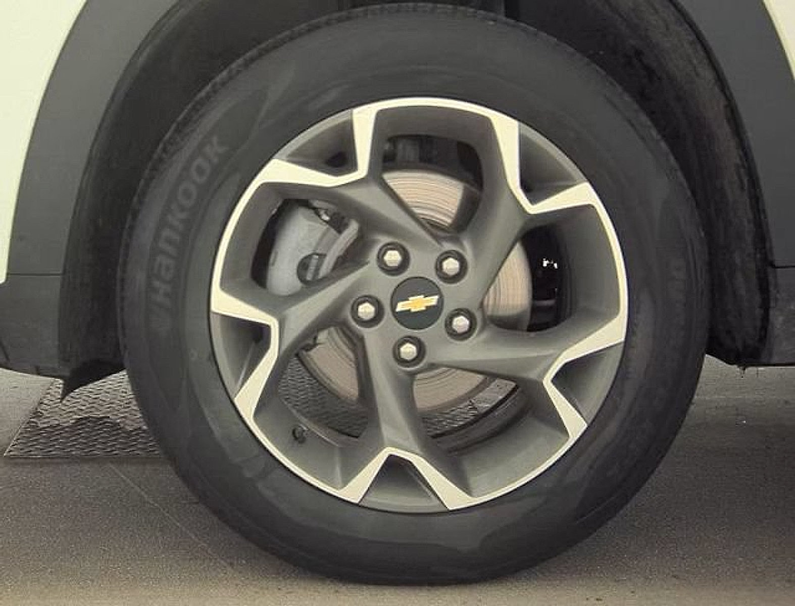 Used 2024 Chevrolet Trax LT w/ Driver Confidence Package FWD image 19