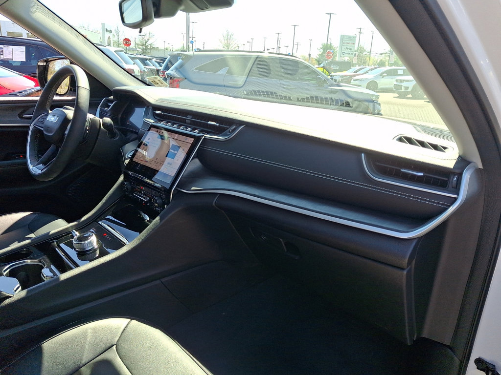 Used 2023 Jeep Grand Cherokee Limited image 11