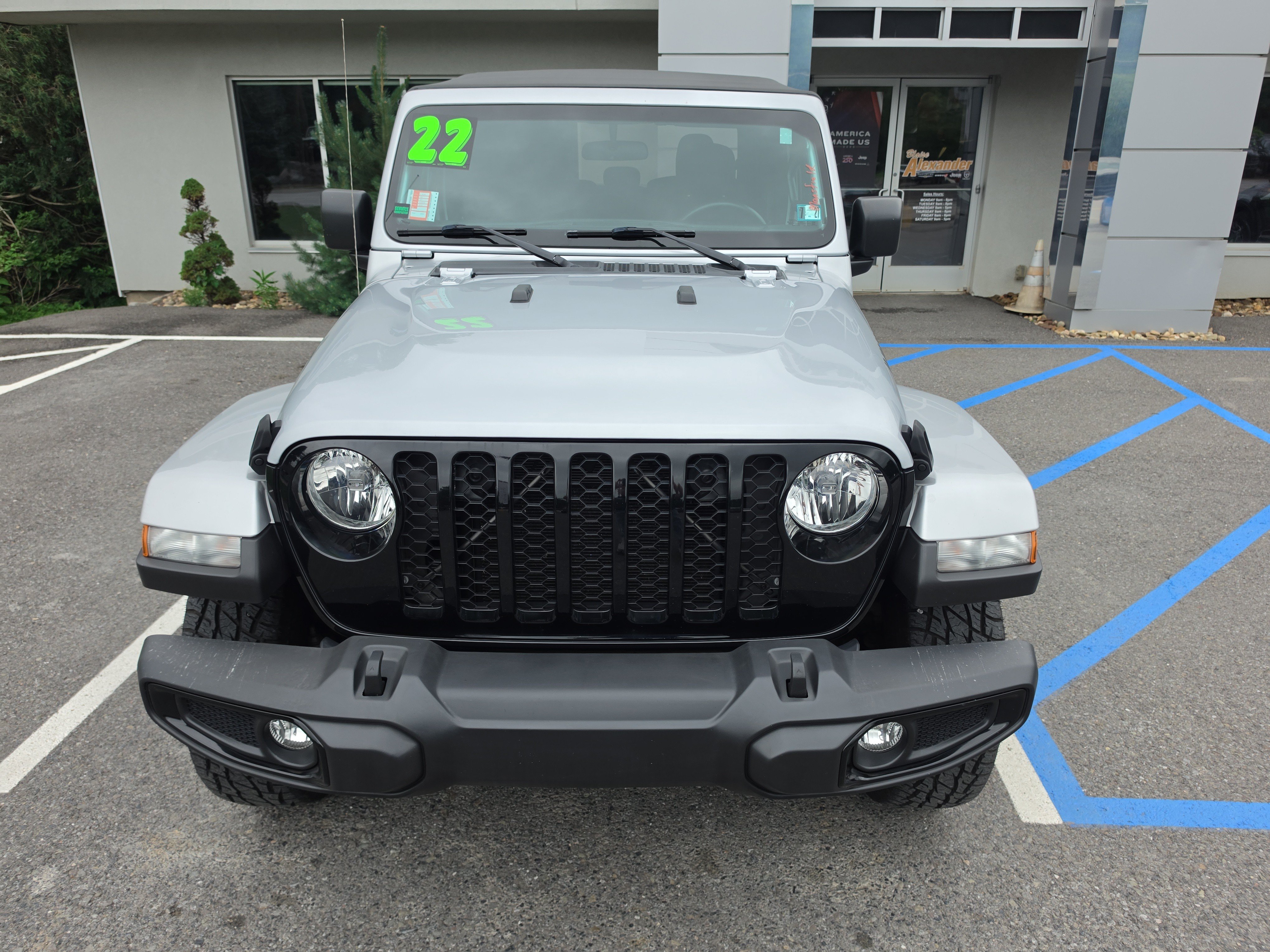 Used 2022 Jeep Gladiator Sport AWD/4WD image 9