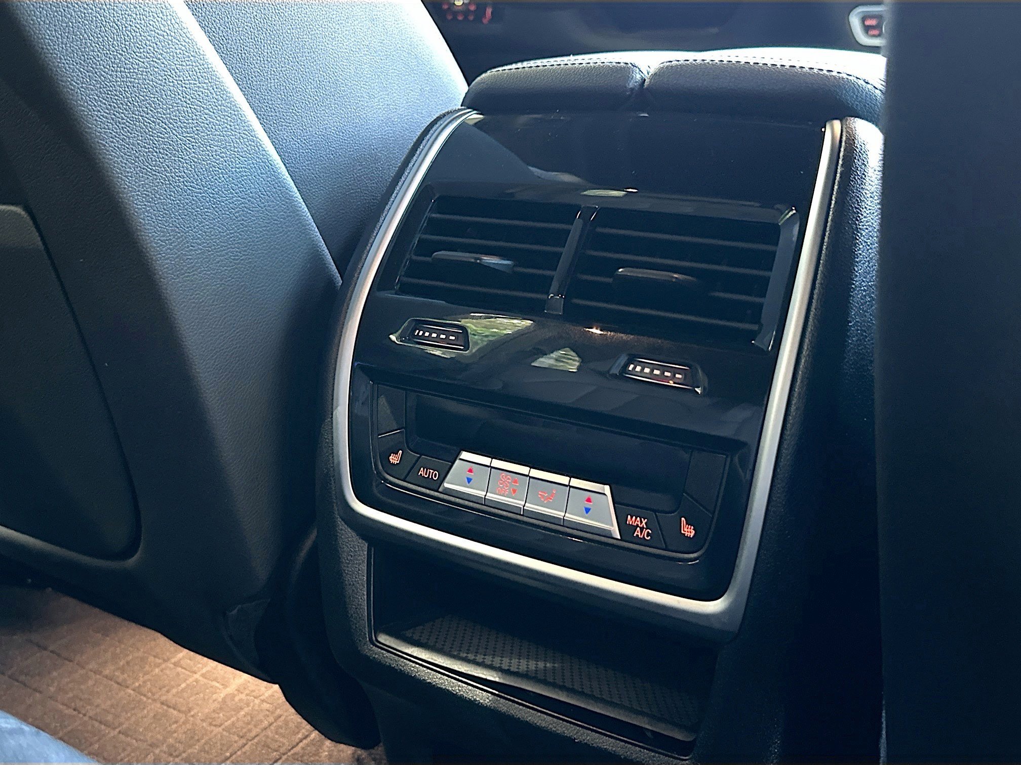 Used 2022 BMW X5 xDrive40i w/ Climate Comfort Package image 27