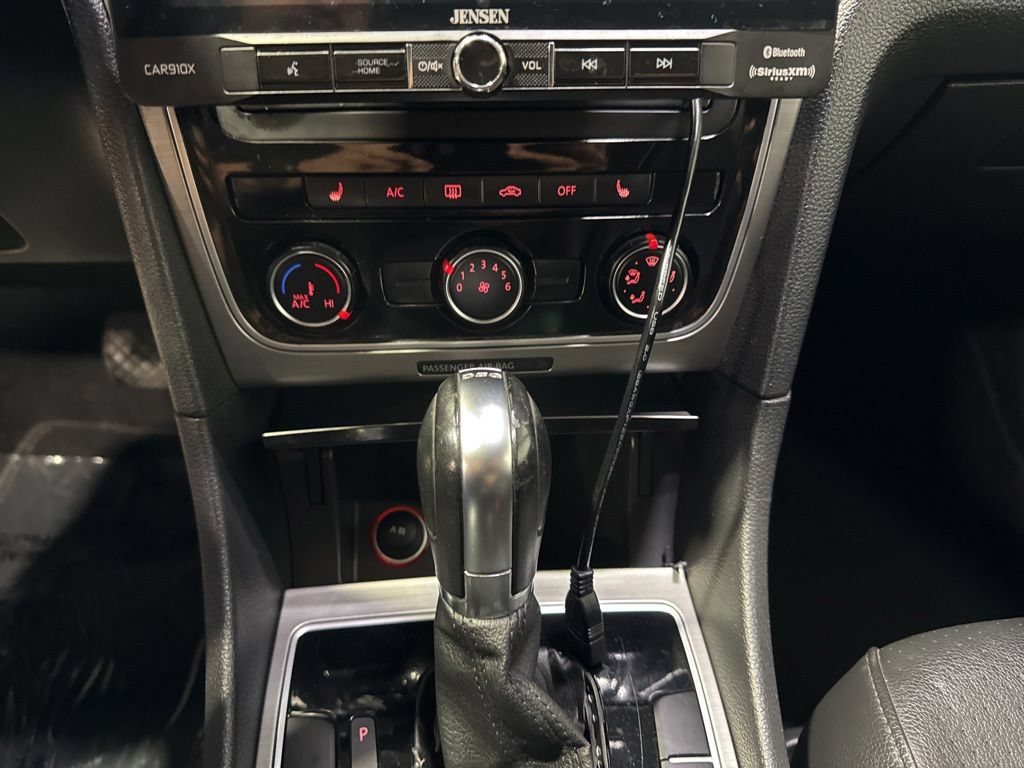 Used 2014 Volkswagen Passat TDI SE FWD image 17