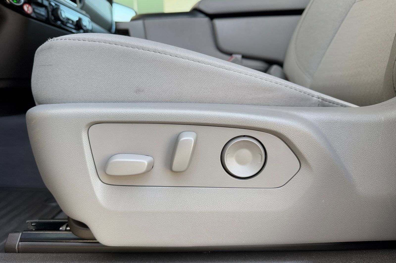 Used 2025 Chevrolet Silverado 1500 LT image 13