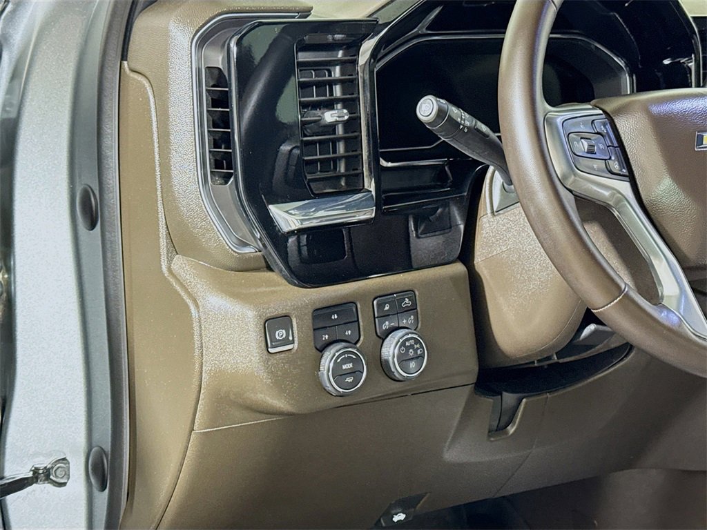 Certified 2024 Chevrolet Silverado 2500 LT w/ Texas Edition image 8